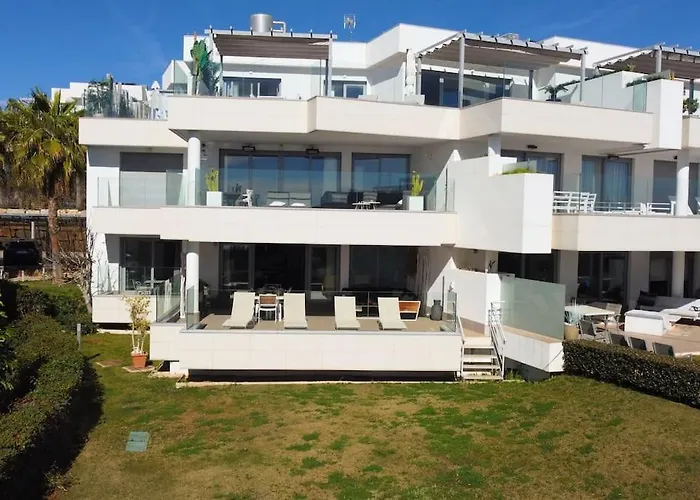 Cabopino 3 Bedroom - Ocean Views - Pool - Terrace شقة ماربيا